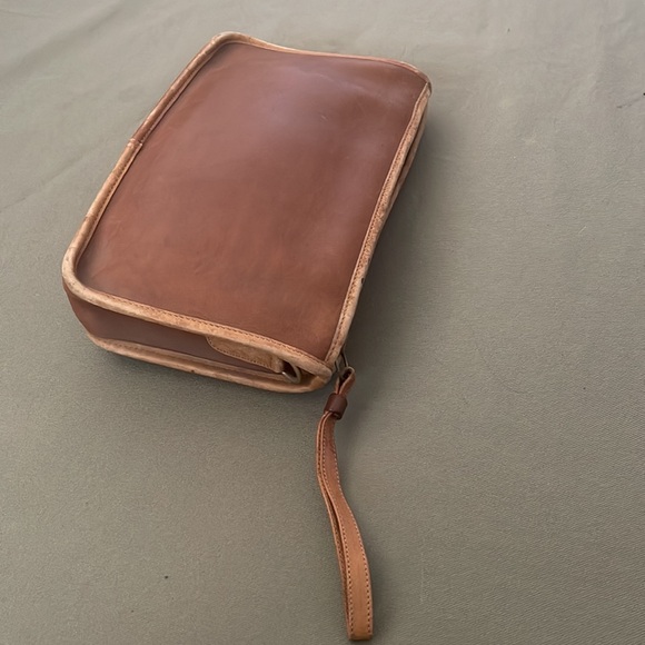 COACH  vintage authentic Leather caramel tone crossbody BAG - Picture 3 of 15